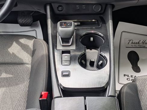 Used 2024 Nissan Rogue SV FWD image 19