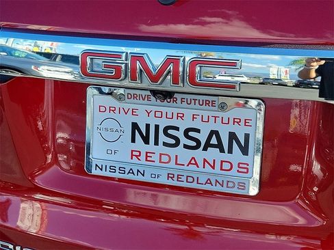 Used 2023 GMC Acadia SLT image 25