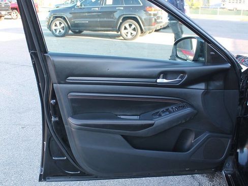 Used 2021 Nissan Altima 2.5 SR image 9