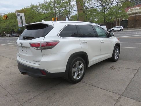 Used 2015 Toyota Highlander Limited w/ Driver Technology Package AWD/4WD image 4