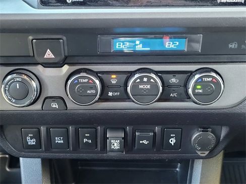 Certified 2022 Toyota Tacoma TRD Off-Road image 25