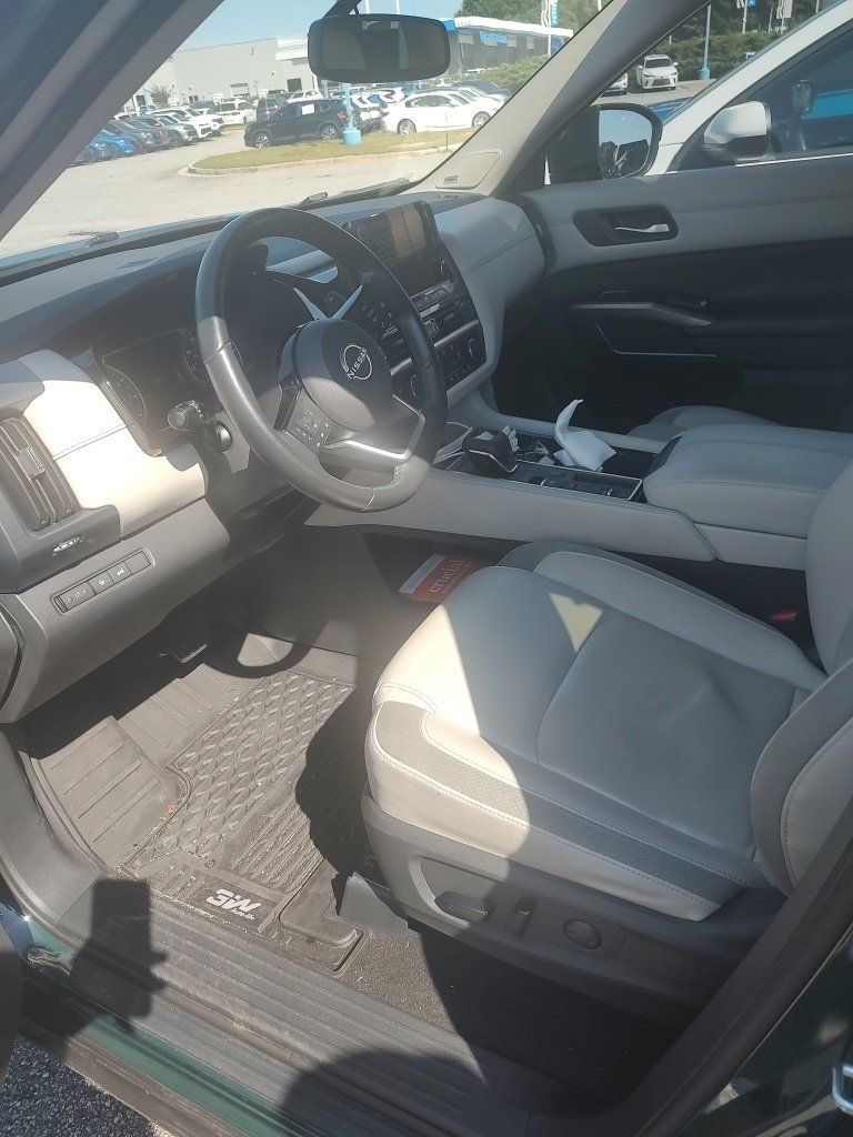 Used 2022 Nissan Pathfinder SL w/ SL Premium Package FWD image 9