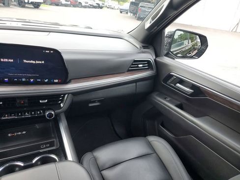 Used 2025 Chevrolet Tahoe Z71 AWD/4WD image 12