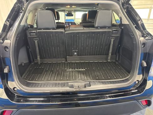 Used 2023 Toyota Highlander XLE AWD/4WD image 31
