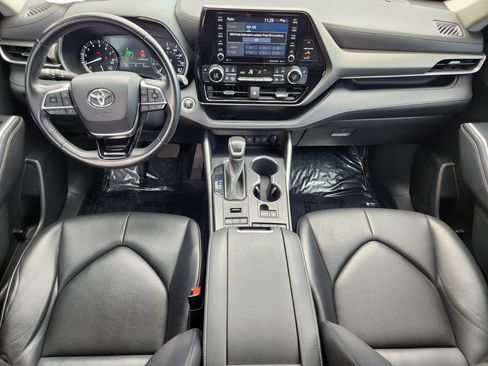 Used 2021 Toyota Highlander XLE AWD/4WD image 15