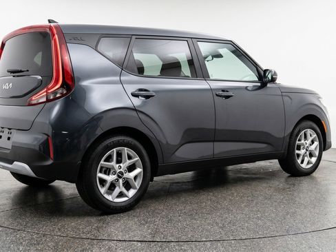 Used 2025 Kia Soul LX w/ LX Technology Package FWD image 9