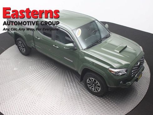 Used 2022 Toyota Tacoma TRD Sport AWD/4WD image 3