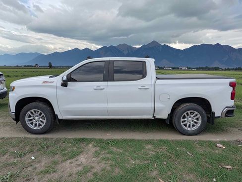 Used 2020 Chevrolet Silverado 1500 LT w/ Convenience Package AWD/4WD image 3