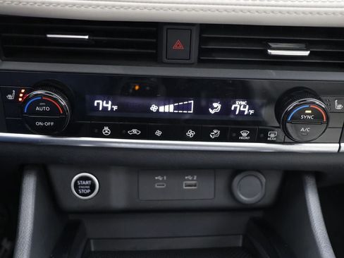 Used 2023 Nissan Rogue SV w/ SV Premium B Package image 23