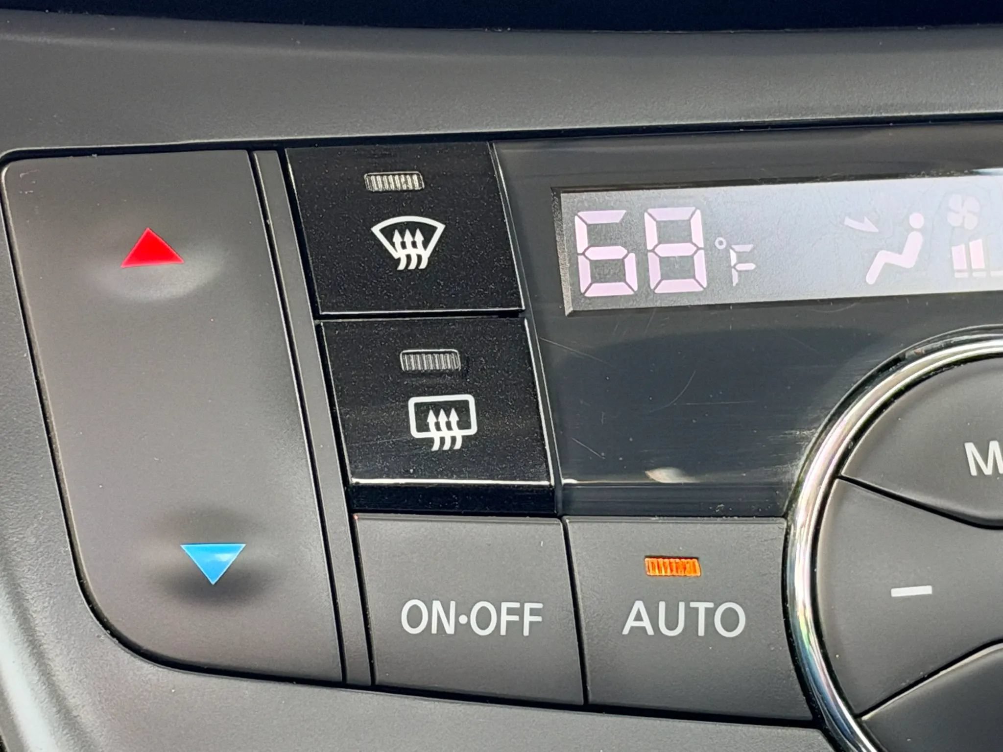 Used 2019 Nissan Sentra SV w/ Special Edition Package FWD image 11