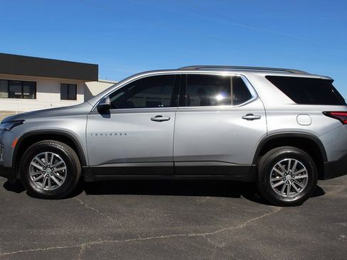Used 2024 Chevrolet Traverse LT image 4