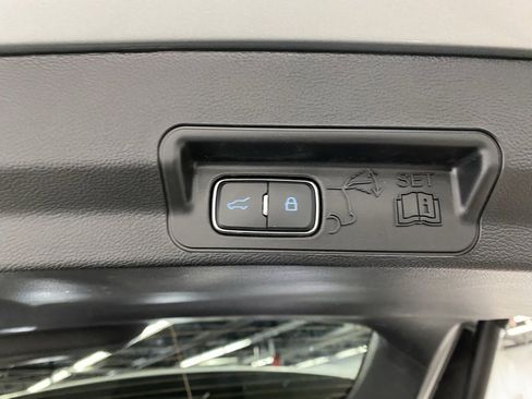 Used 2023 Ford Explorer Limited image 14