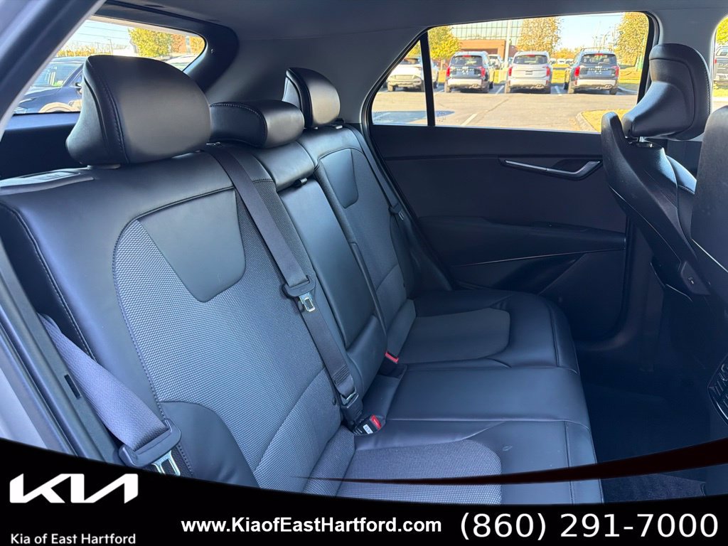 Certified 2023 Kia Niro EX FWD image 11