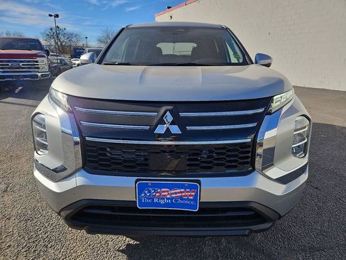 New 2026 Mitsubishi Outlander ES image 3