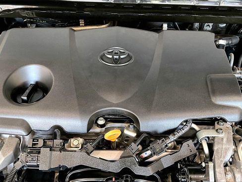 Used 2019 Toyota Camry SE image 32
