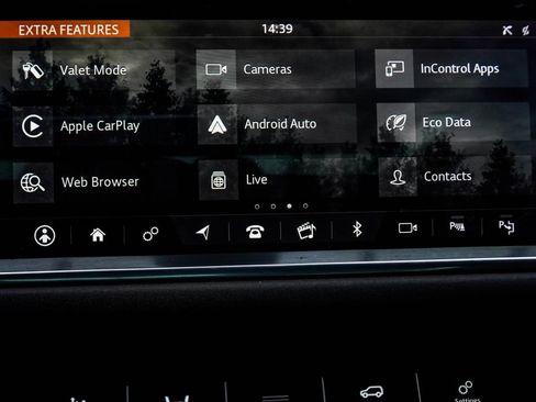 Used 2020 Land Rover Range Rover Evoque SE image 30