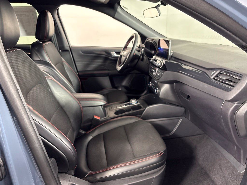 Used 2025 Ford Escape ST-Line FWD image 5
