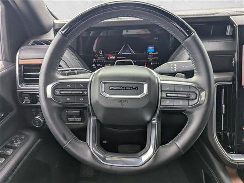 Used 2025 GMC Yukon XL Denali w/ Denali Reserve Package image 11