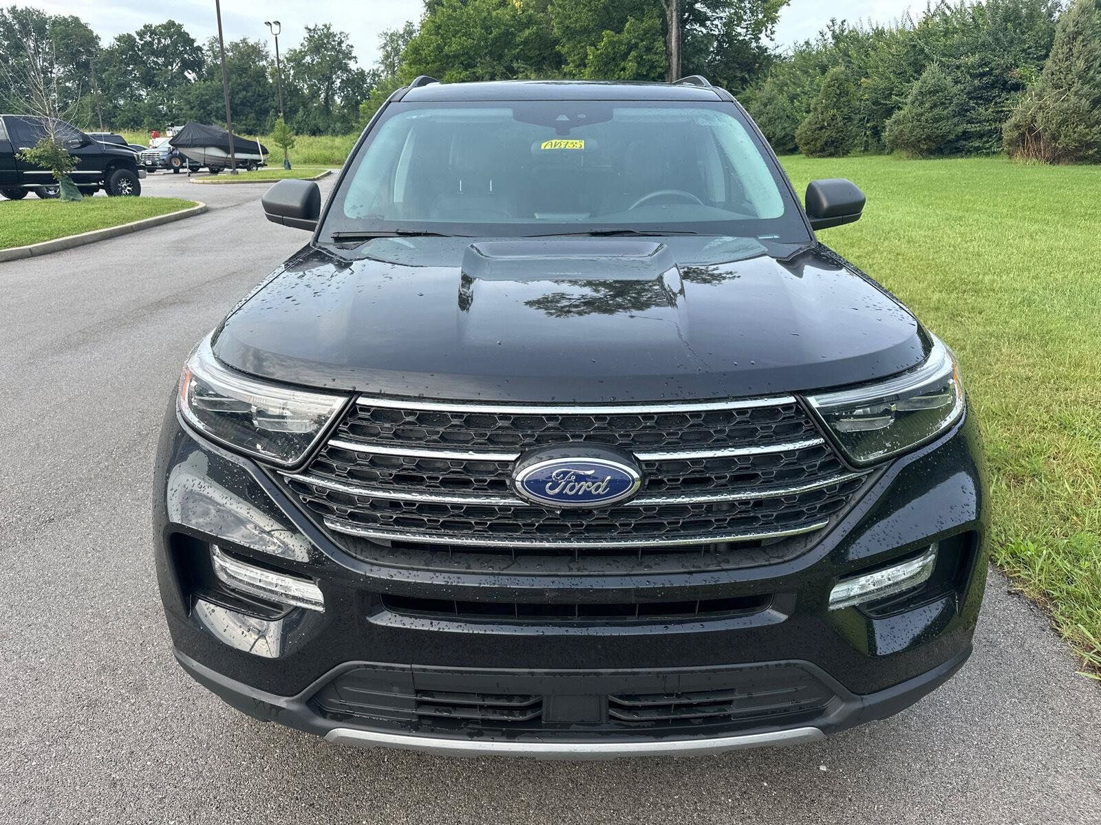 Used 2024 Ford Explorer XLT w/ Equipment Group 202A AWD/4WD image 13