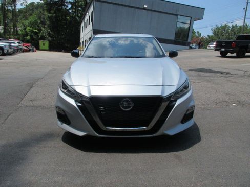 Used 2020 Nissan Altima 2.5 SR w/ Premium Package FWD image 2