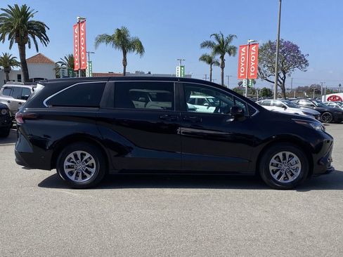 Certified 2026 Toyota Sienna LE FWD image 44