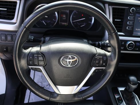 Used 2019 Toyota Highlander SE w/ Protection Package #3 AWD/4WD image 32