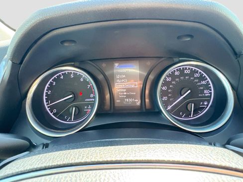 Used 2018 Toyota Camry SE w/ Moonroof Package FWD image 12