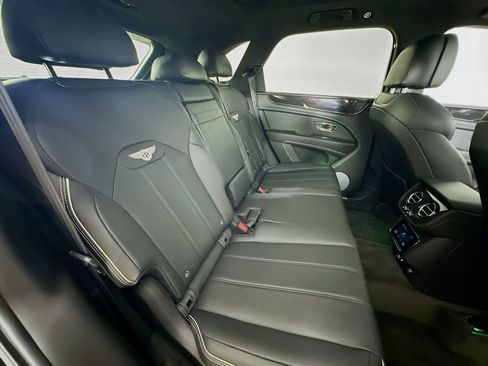 Used 2022 Bentley Bentayga AWD/4WD image 38