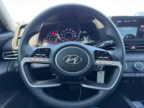 Used 2023 Hyundai Elantra SE FWD image 9