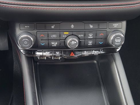 Used 2025 Dodge Durango GT RWD image 14