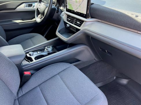 Used 2026 Ford Explorer Active RWD image 17