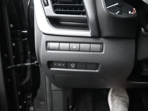 Used 2023 Nissan Rogue SV FWD image 12