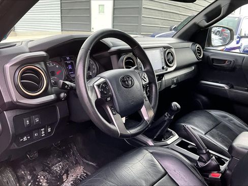 Used 2020 Toyota Tacoma TRD Off-Road image 16
