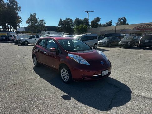 Used 2014 Nissan Leaf S image 2