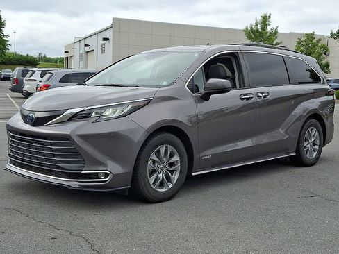 Used 2021 Toyota Sienna XLE AWD/4WD image 5