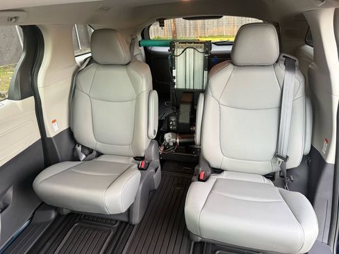 Used 2021 Toyota Sienna XLE w/ XLE Plus Package AWD/4WD image 9