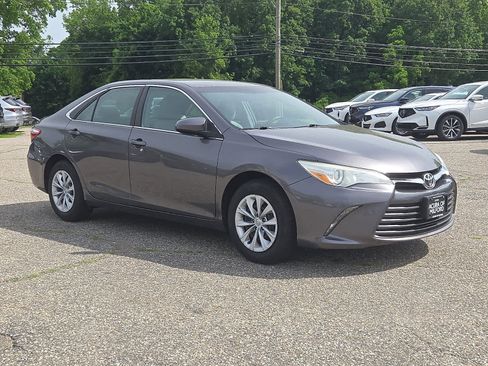 Used 2015 Toyota Camry LE FWD image 4