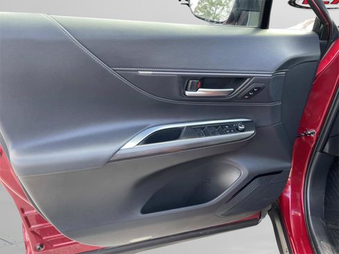 Used 2024 Toyota Venza Limited image 21