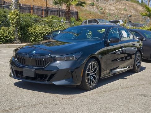 Used 2026 BMW i5 eDrive40 w/ M Sport Package RWD image 3