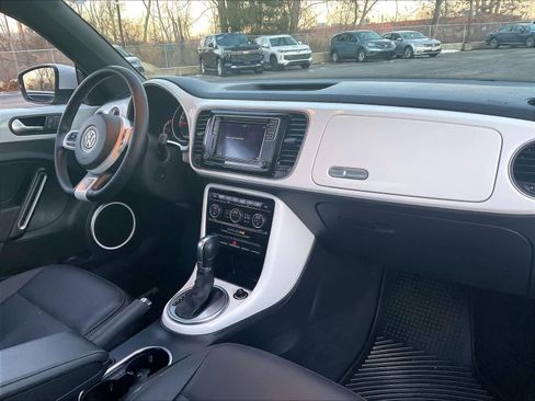 Used 2019 Volkswagen Beetle 2.0T SE image 14