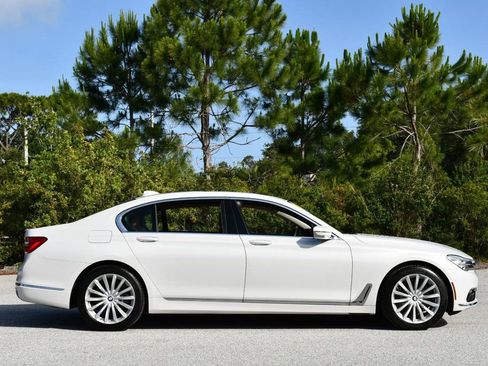 Used 2018 BMW 740i RWD image 33