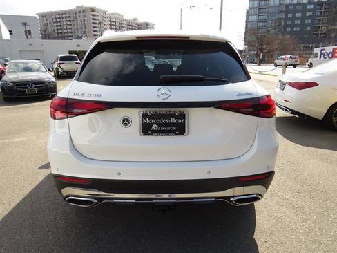 Used 2025 Mercedes-Benz GLC 300 4MATIC image 3