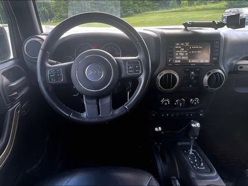 Used 2017 Jeep Wrangler Unlimited Sahara AWD/4WD image 5