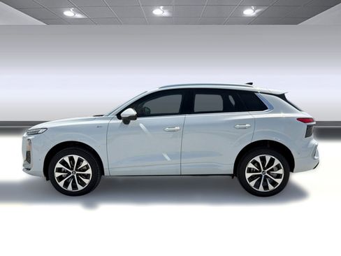 New 2026 Audi Q3 quattro 2.0T image 2