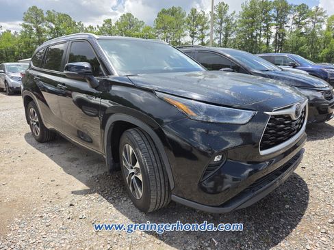 Used 2023 Toyota Highlander XLE FWD image 5