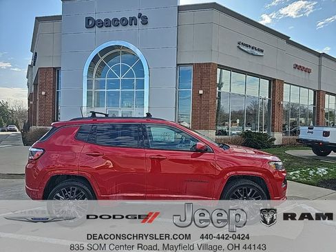 Used 2022 Jeep Compass Limited image 1