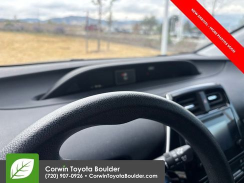Used 2019 Toyota Prius LE FWD image 9