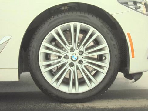 Used 2018 BMW 530i w/ Premium Package image 13