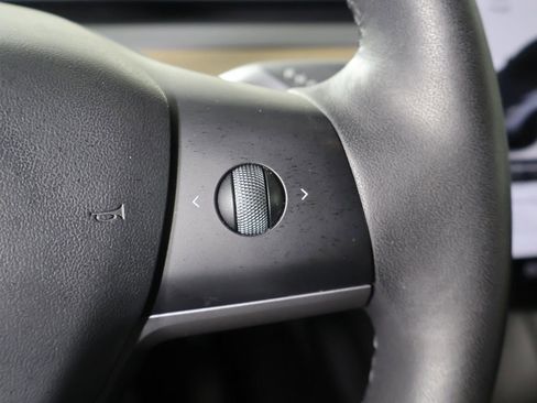 Used 2022 Tesla Model Y Long Range AWD/4WD image 41
