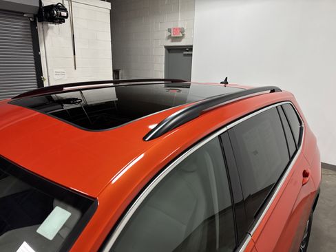 Used 2018 Volkswagen Tiguan SE w/ Panoramic Sunroof Package AWD/4WD image 11